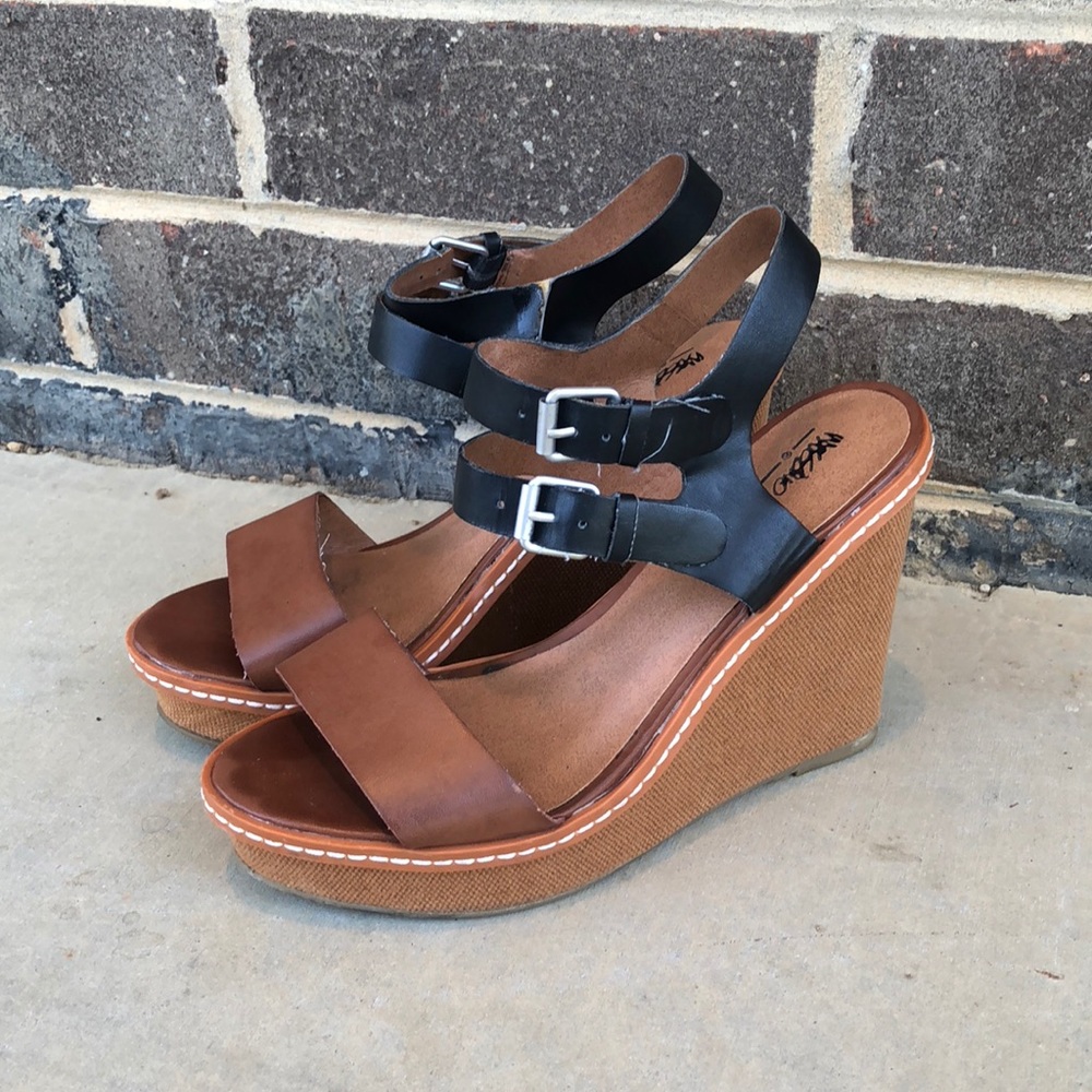 Mossimo 6.5 Black/tan wedges.